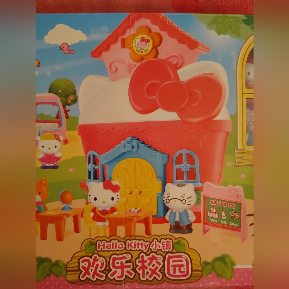 EXCLUSIVE - Hello Kitty Officially Licensed Happy Campus Playset - Picture 6 of 14